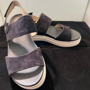 Dr.Scholl’s Grey Suede Strappy Scout Sandal. Size 6